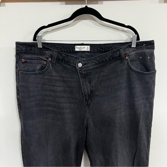 Abercrombie & Fitch The 90s Relaxed High Rise Jeans - Picture 4 of 10